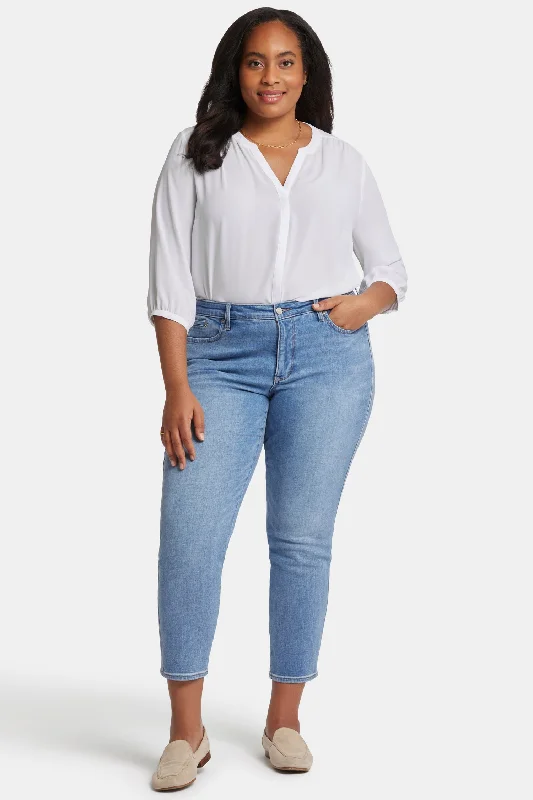 Stella Tapered Ankle Jeans In Plus Size - Crescent Shore